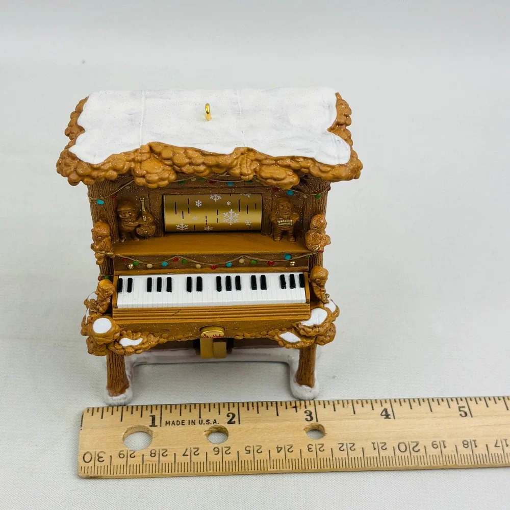 Hallmark Merry Music for Santa Player Piano Ornament Light Sound Motion‎ 2007